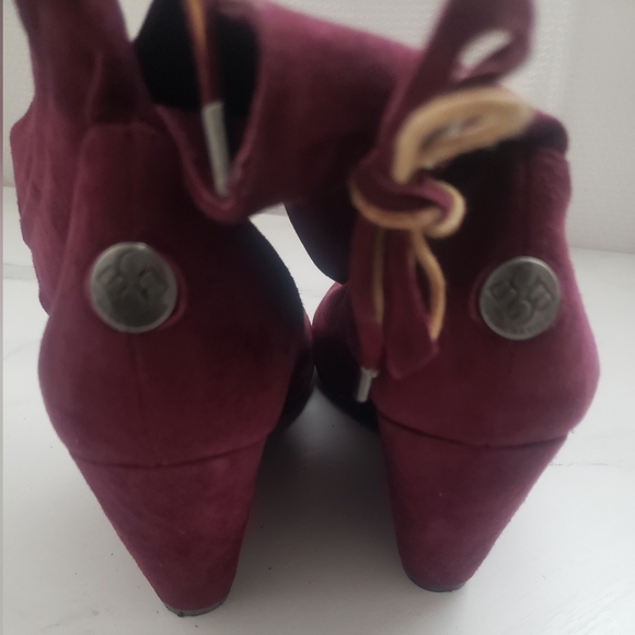 BCBG Generation Maroon Suede Wedge Lace Booties~ Size 6 - Picture 3 of 6